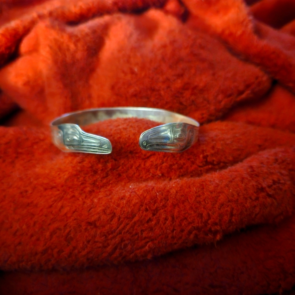 Vintage hand carved sterling silver Tlingit Lovebirds Cuff Bracelet